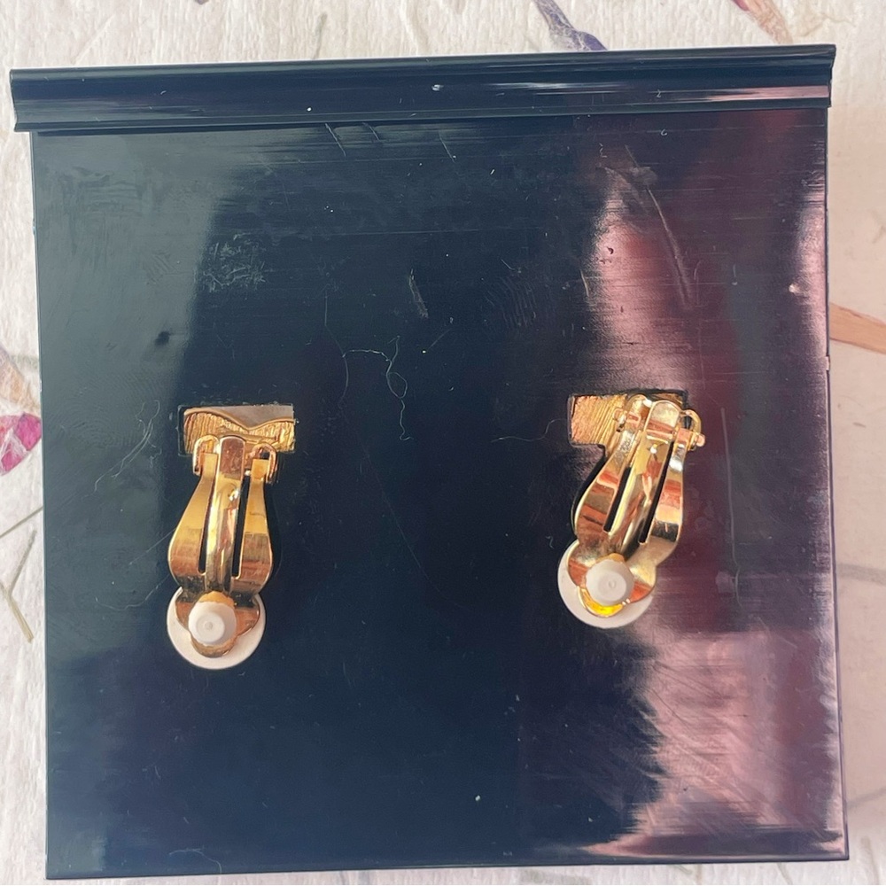 Jacqueline Ferrar Amber Floral Earrings - Picture 5 of 5
